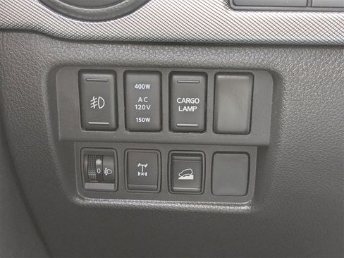 Used 2018 Nissan Titan PRO-4X image 27