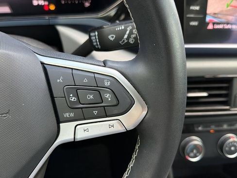 Certified 2022 Volkswagen Taos SE FWD image 21