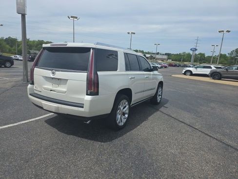 Used 2015 Cadillac Escalade Premium image 3