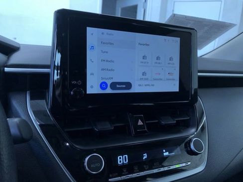 Certified 2025 Toyota Corolla LE image 28