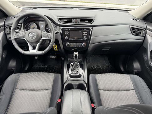 Used 2017 Nissan Rogue S image 2