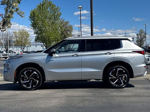 Used 2024 Mitsubishi Outlander 4WD Plug-In Hybrid image 7