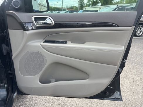 Used 2013 Jeep Grand Cherokee Laredo image 30
