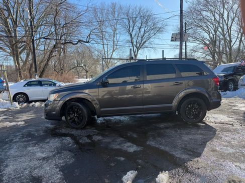 Used 2019 Dodge Journey SE w/ Connectivity Group FWD image 7