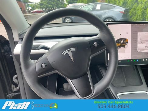 Used 2024 Tesla Model Y Long Range AWD/4WD image 37