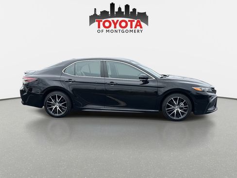 Used 2024 Toyota Camry SE image 13