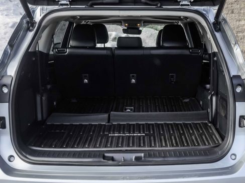 Used 2021 Toyota Highlander Limited image 18