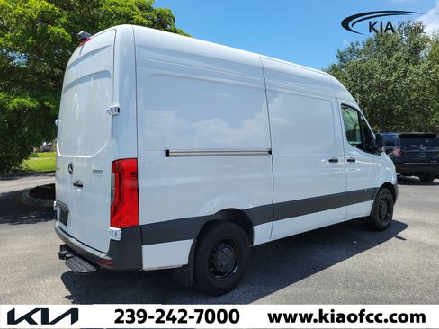Used 2025 Mercedes-Benz Sprinter 2500 image 9