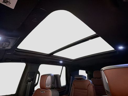 Used 2023 GMC Yukon Denali Ultimate AWD/4WD image 24