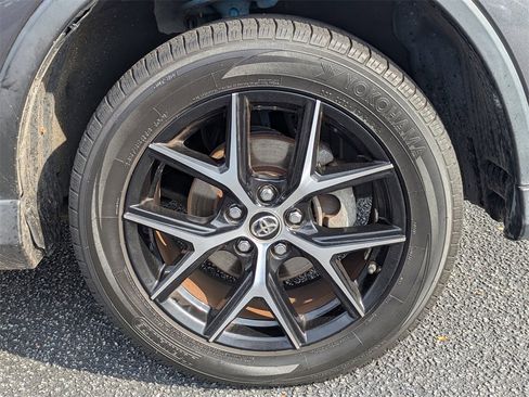 Used 2017 Toyota RAV4 SE image 12