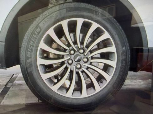 Used 2023 Lincoln Aviator AWD w/ Premium Package image 13