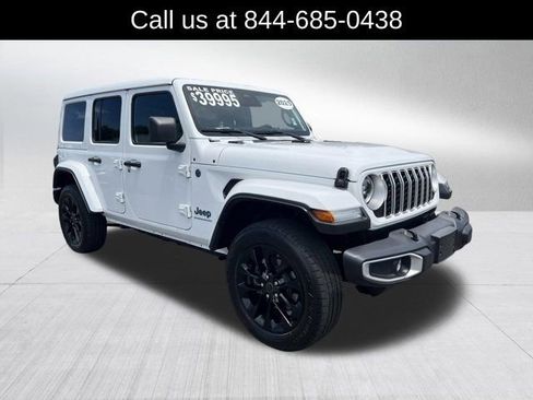 Used 2025 Jeep Wrangler Unlimited Sahara w/ Safety Group AWD/4WD image 3