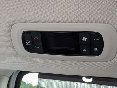 Certified 2024 Chrysler Pacifica Touring-L image 24