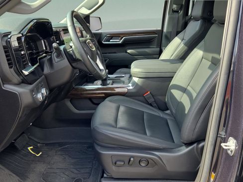 Used 2025 GMC Sierra 1500 Elevation w/ Elevation Premium Package RWD image 9