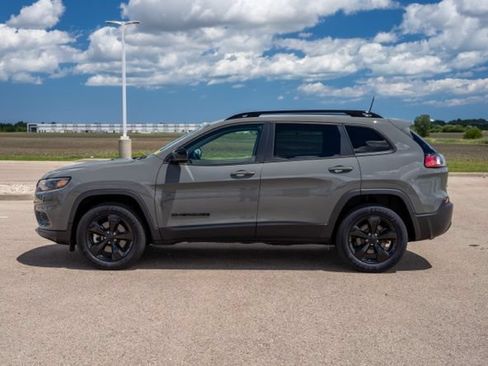 Used 2023 Jeep Cherokee Altitude Lux AWD/4WD image 4