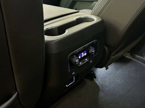 Used 2025 Chevrolet Suburban LT RWD image 28
