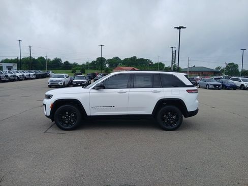 New 2026 Jeep Grand Cherokee Altitude image 5