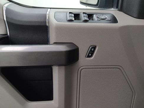 Used 2015 Ford F150 XLT AWD/4WD image 27