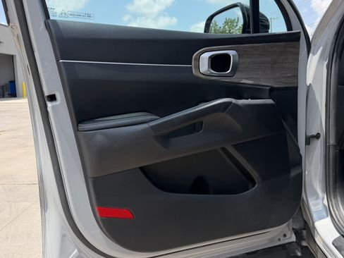 Used 2023 Kia Sorento EX w/ Panoramic Sunroof Package FWD image 10