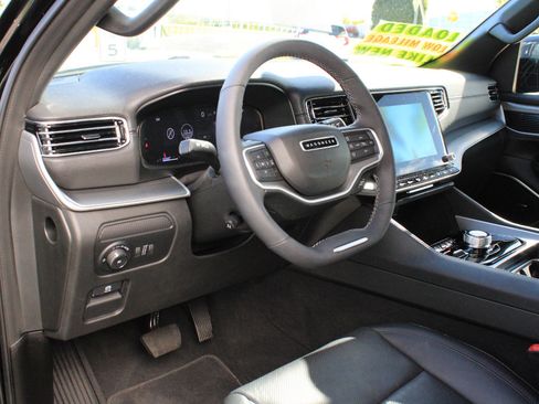 Used 2025 Jeep Wagoneer Series II w/ Premium Group I AWD/4WD image 12