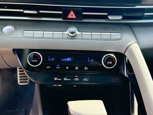 Certified 2025 Hyundai Elantra SEL FWD image 15