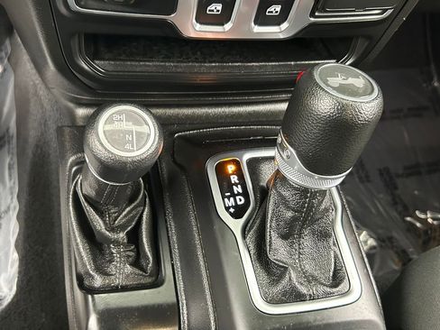 Used 2020 Jeep Wrangler Sport S image 19
