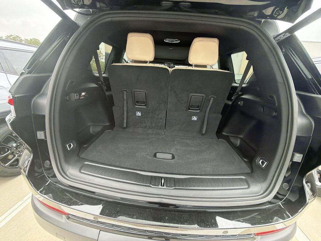 Used 2025 Jeep Grand Cherokee L Limited w/ Black Appearance Package RWD image 16