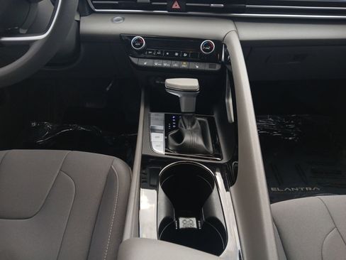 Used 2023 Hyundai Elantra Blue image 11