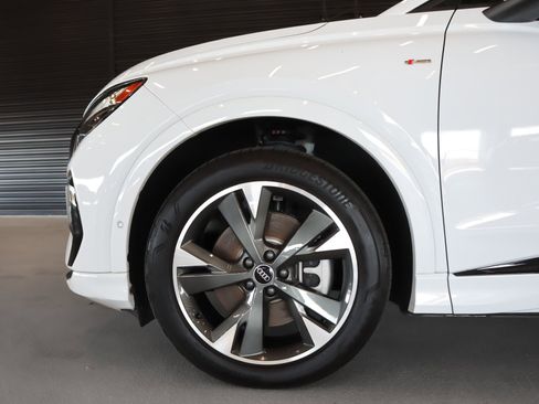 Used 2024 Audi Q4 e-tron Premium Plus AWD/4WD image 4