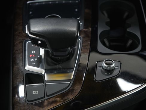 Used 2018 Audi Q7 3.0T Prestige w/ Prestige Package AWD/4WD image 23