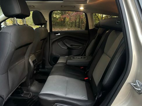 Used 2017 Ford Escape SE image 16