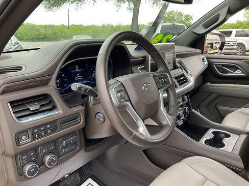 Used 2024 Chevrolet Suburban Z71 w/ Luxury Package AWD/4WD image 6