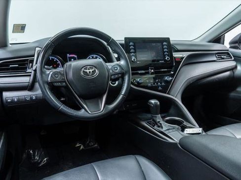 Used 2022 Toyota Camry SE w/ Convenience Package FWD image 4