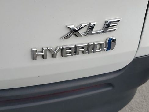 Used 2024 Toyota Sienna LE FWD image 6