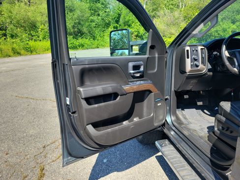 Used 2017 GMC Sierra 2500 Denali AWD/4WD image 15