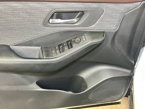 Used 2021 Nissan Rogue SV AWD/4WD image 19
