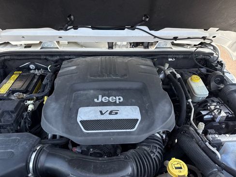 Used 2015 Jeep Wrangler Unlimited Sahara AWD/4WD image 22