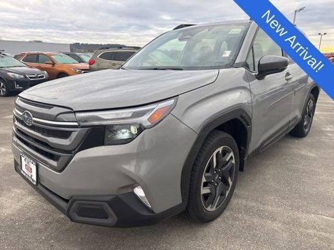 Used 2025 Subaru Forester Limited image 3