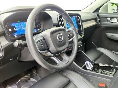 Used 2025 Volvo XC40 B5 Plus AWD/4WD image 47