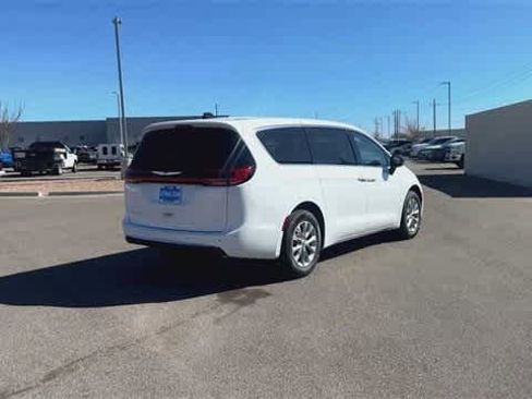 New 2025 Chrysler Pacifica Select w/ Uconnect Theater Family Group image 8