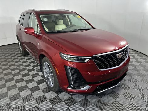 Used 2025 Cadillac XT6 Premium Luxury w/ Technology Package AWD/4WD image 2