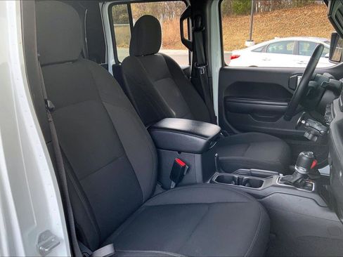 Used 2021 Jeep Gladiator Sport image 7