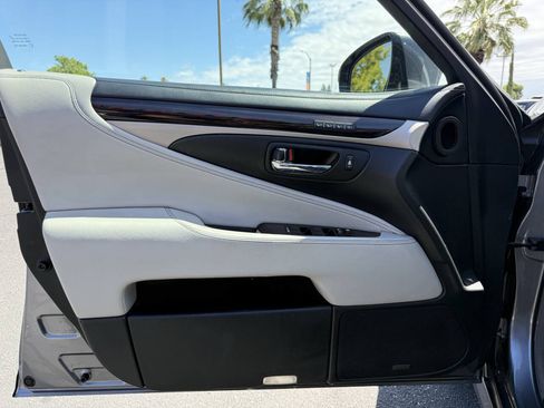 Used 2014 Lexus LS 460 w/ Comfort Package RWD image 14