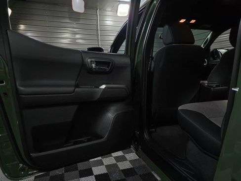 Used 2022 Toyota Tacoma TRD Sport w/ Technology Package image 34