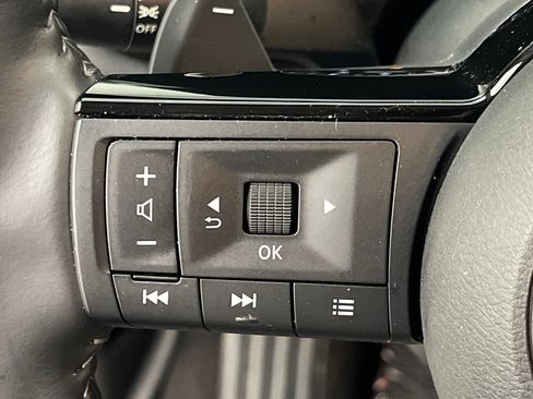 Used 2025 Nissan Pathfinder SL image 43