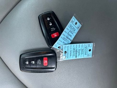 Used 2022 Toyota Highlander XLE image 34