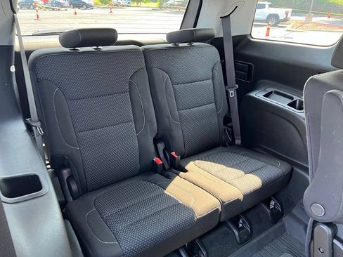 Used 2023 GMC Acadia SLE w/ Driver Convenience Package FWD image 12