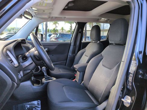 Used 2016 Jeep Renegade Latitude w/ Popular Equipment Group image 16