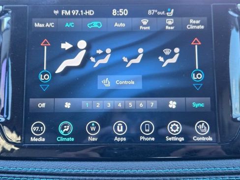 Used 2020 Chrysler Pacifica Limited w/ Advanced Safetytec Group FWD image 18