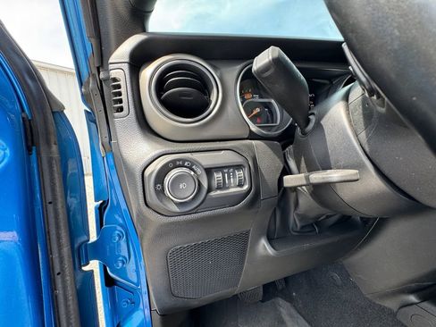 Used 2022 Jeep Wrangler Unlimited Sport AWD/4WD image 25